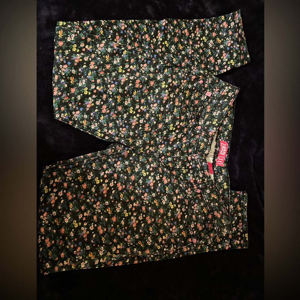 Super cute floral denim pants